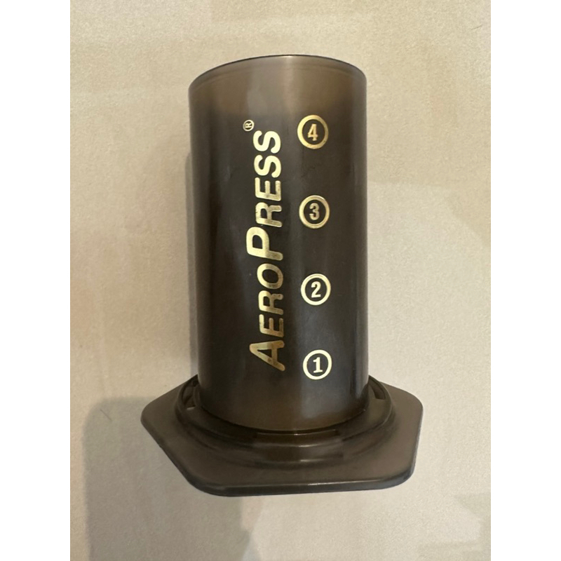 愛樂壓 aeropress 金字版 二手 保存良好 有濾紙（但已開封）/送一個不鏽鋼手沖壺/無盒