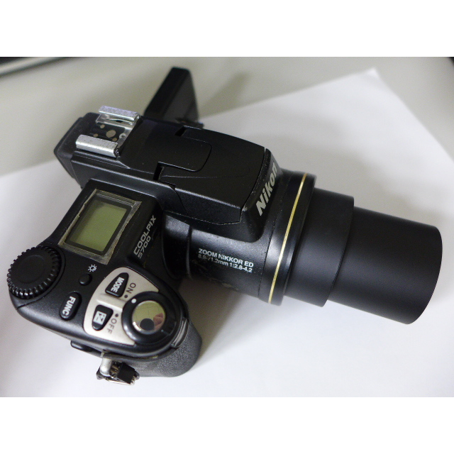 ~ Nikon CoolPix 5700 ~CCD.尼康.500萬.可翻轉螢幕.大砲數位攝影相機.(可開機.零件機)