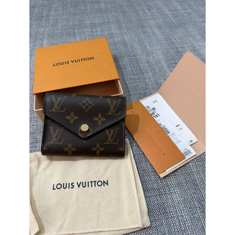 二手 Lv 路易威登 Louis Vuitton 經典老花 金釦三折短夾 錢包 紫紅內裡 M41938