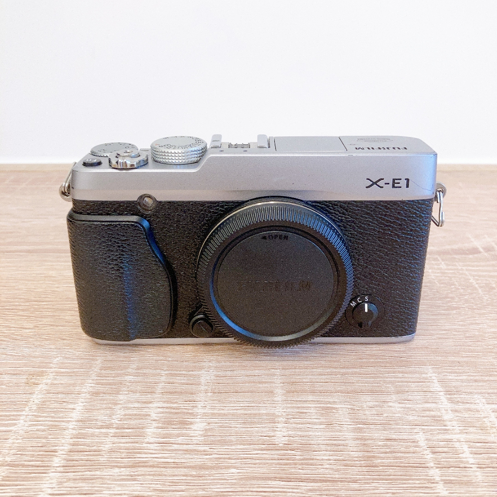 ( 富士超輕便可換鏡系列 ) Fujifilm X-E1 文青必備 鏡頭隨意搭配 林相攝影 二手相機買賣