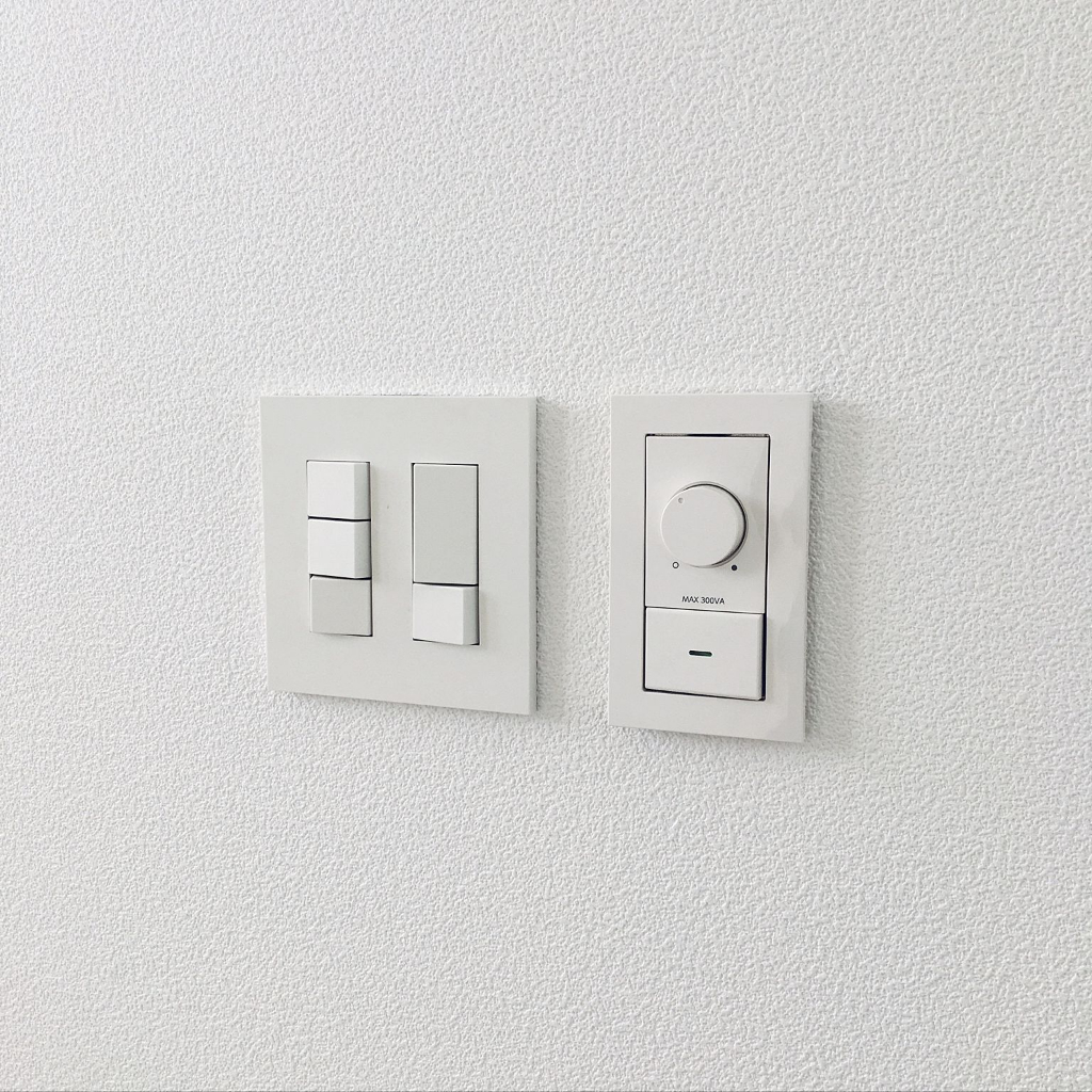 日本極簡風格JIMBO神保電器 白色系北歐風無印風格 簡約質感開關一開二開三開 裝潢裝修室內設計建築設計必備單品