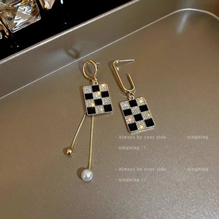 💕姐姐飾品小屋💕 S925銀針法式氣質網紅高級小眾設計感不對稱棋盤格耳環