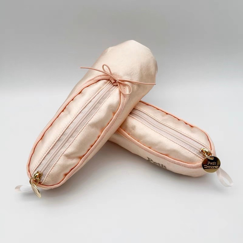 現貨在台！韓國代購 超可愛 芭蕾舞鞋 化妝包 芭雷舞 粉色刺繡緞面筆袋 鉛筆盒 飾品收納 吊飾 刷具包 少女造型收納包