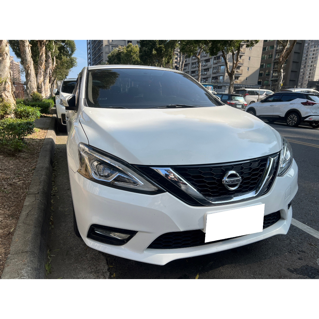 ★小庭嚴選 NISSAN SENTRA 小改款 隔音好 沙發座椅超舒適★