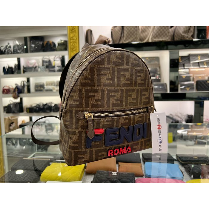 東區正精品㊣FENDI x FILA 8BZ036 MINI PVC老花拼色帆布字母後背包 RA1536