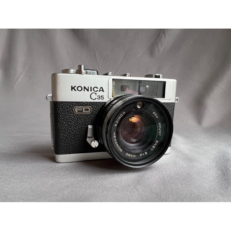 ［七劍之一］Konica c35 FD 38mm f1.8 旁軸 黃斑對焦 底片相機 有微霉 大光圈 疊影對焦