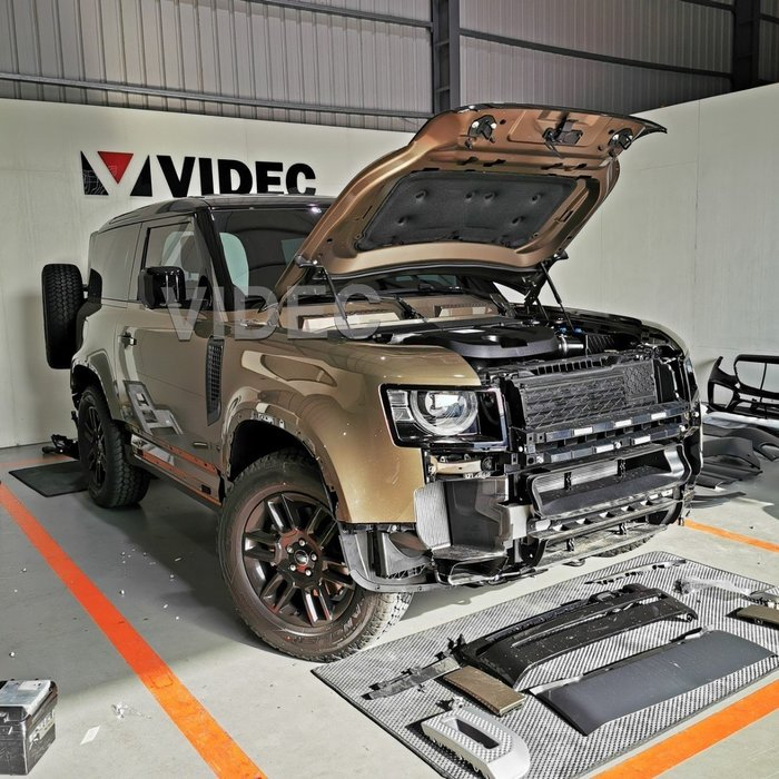 宏業車坊工作室  Land Rover Defender 客製化烤漆 黑化烤漆 輪弧 保桿 引擎蓋 水箱罩