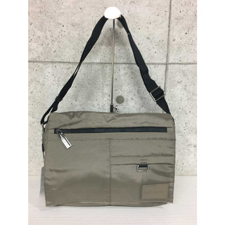 【歐洲CKJ正品】【全新現貨】【男郵差包】Calvin Klein Jeans 郵差包,配PU配飾.可放A4尺寸物品