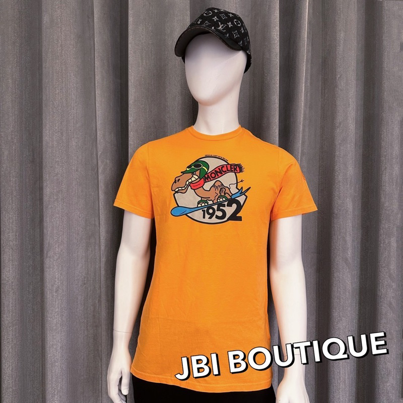 JBI BOUTIQUE✔️Moncler 1952 滑板駱駝 經典Logo 橘色短袖
