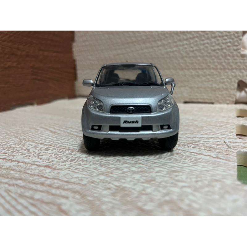 Toyota Rush 同 Daihatsu Terios 小悍馬 極光銀 1/30 原廠模型車 附展示盒