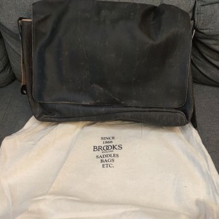 Brooks真皮帆布郵差斜背包