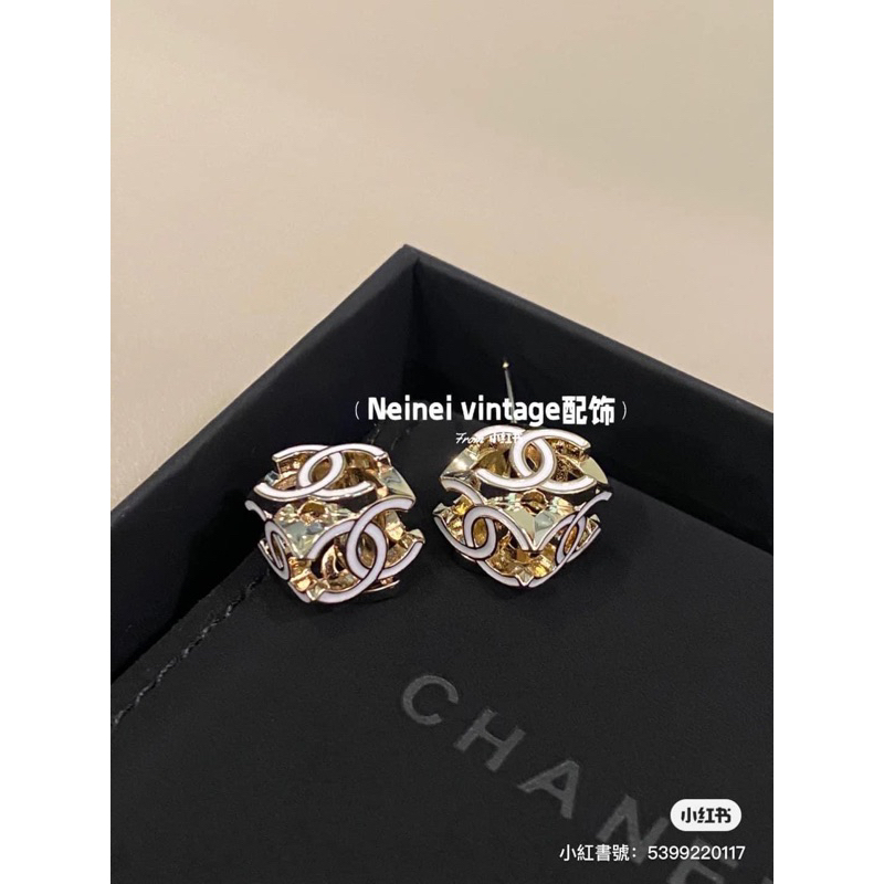 台灣現貨👛27880 香奈兒 Chanel 白金立體logo骰子耳環