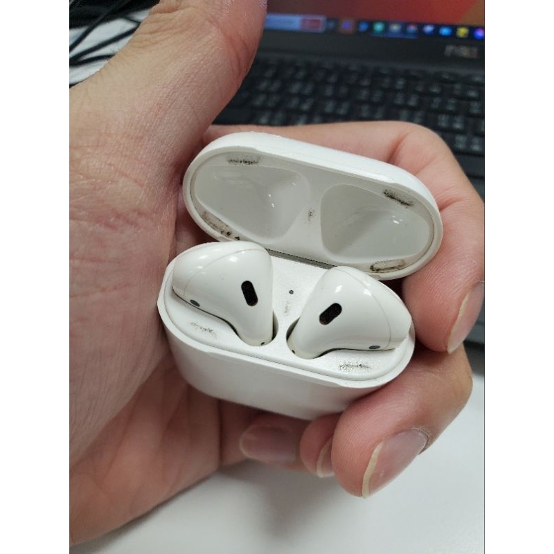 (僅剩充電盒,無耳機)Apple Airpods2 Airpods 2 可拆賣 狀況如圖 功能皆正常 目前剩充電盒