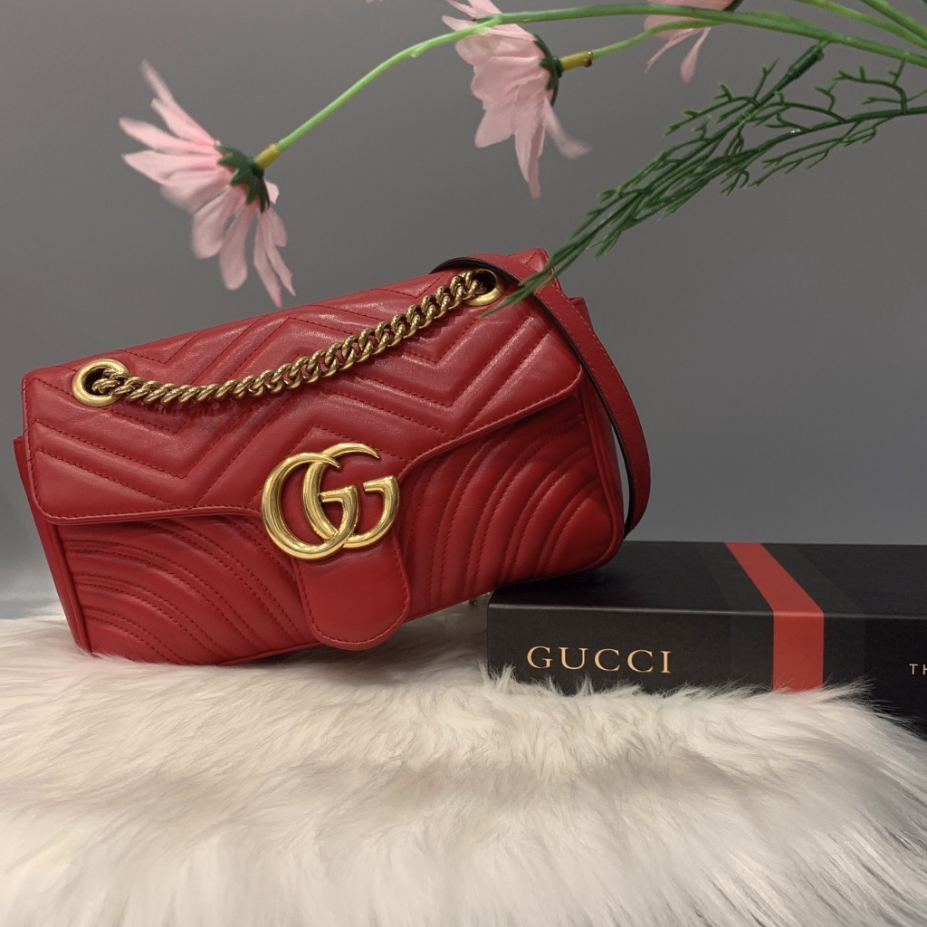 【哈極品】二手品《GUCCI 古馳 紅色山型紋 GG marmont 馬夢相機斜背包/肩背包》