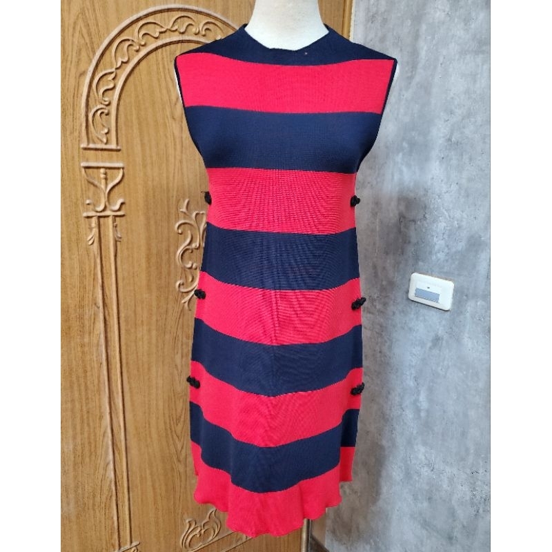 【二手】鎮衣店 紅藍相間條紋兩側綴中國釦彈性針織洋裝（36）