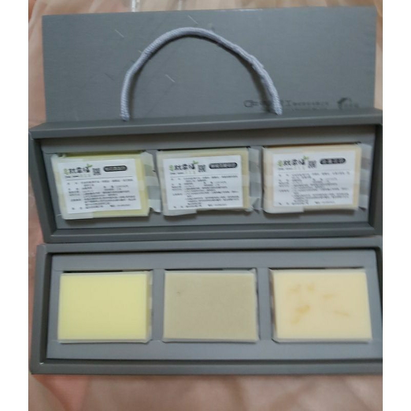 中興電送的手工皂(110公克/顆)三入/盒，桂花香氛皂·檸檬馬鞭草皂、金盞花皂，讓您皂就幸福。(每一箱上限10盒)