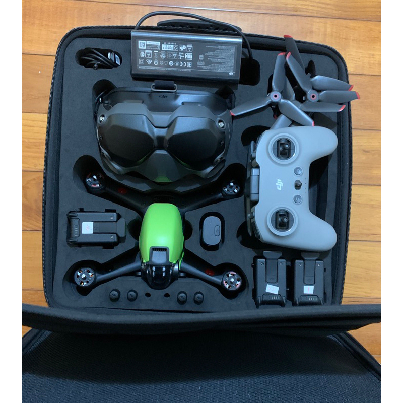 DJI FPV  穿越機  標配 ,  配件 可拆賣洽客服 .. 二手機