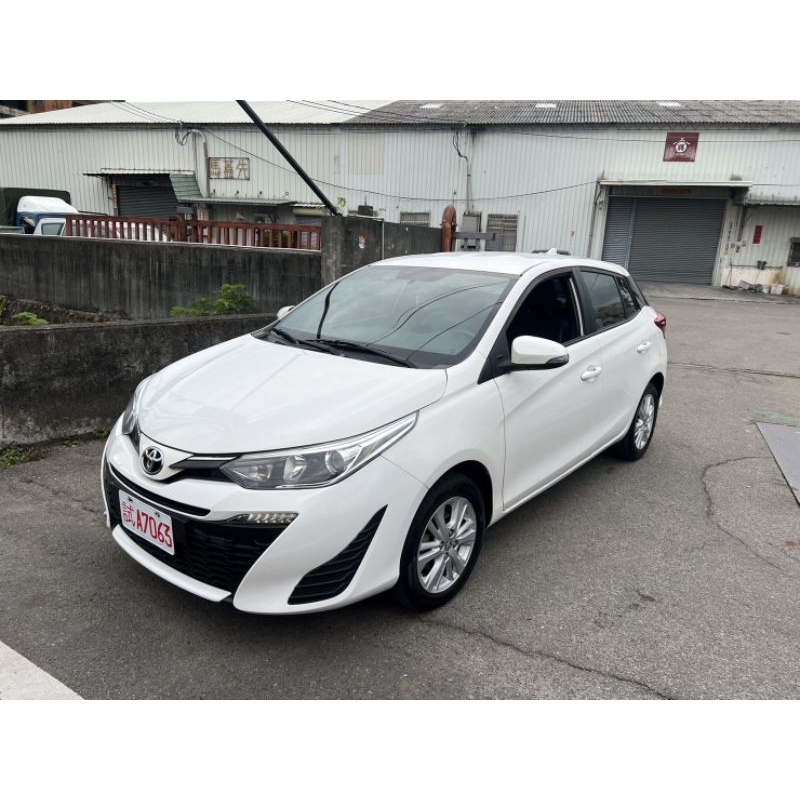 2018 Yaris 1.5 售29萬 台中看車 0977366449 陳 自售