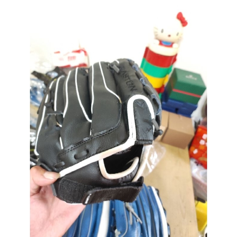 高級二手棒球投手手套右撇子售價250元，狀況正常，便宜賣