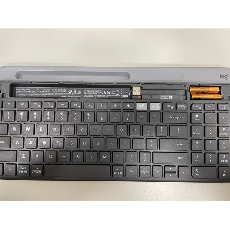 Logitech 羅技 K580 超薄跨平台藍牙鍵盤 黑 白色/輕薄設計/媒體快捷鍵/EASY-SWITCH/PCHot