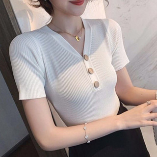 胖胖美依 短袖上衣 V領上衣 短袖針織衫 夏季上衣毛衣女鈕扣修身彈力短款打底衫上衣BC1030.3261