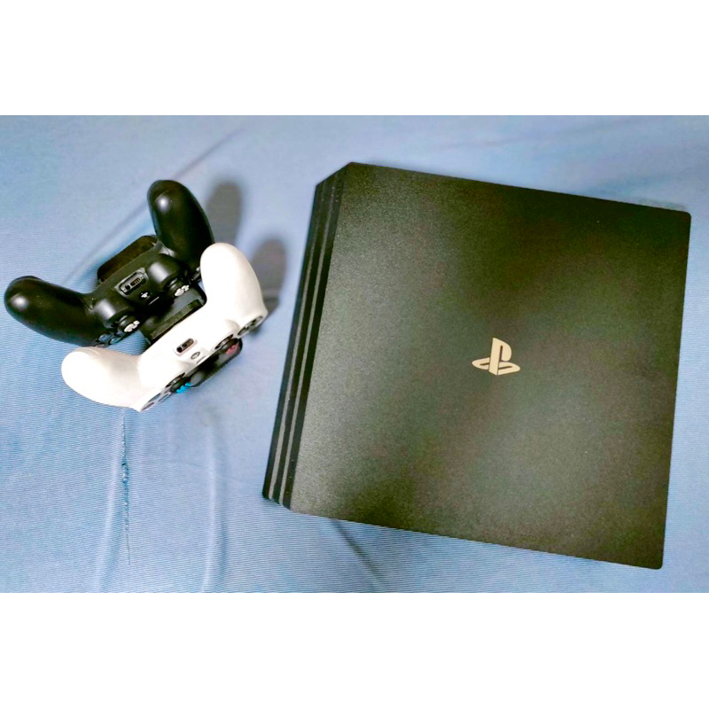 PS4 PRO 主機 1TB + 遊戲片 （盒子/線材都在 含兩個手把）