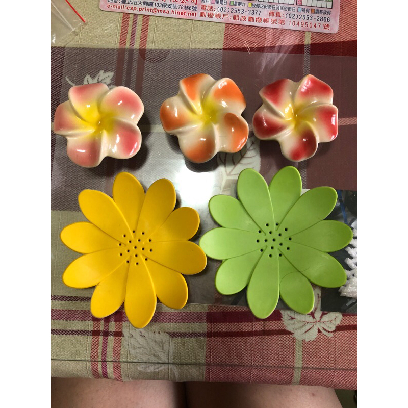 二手花造型/黃綠花瀝水架展示花杯墊/陶瓷3朵小花/花朵/飾品盤