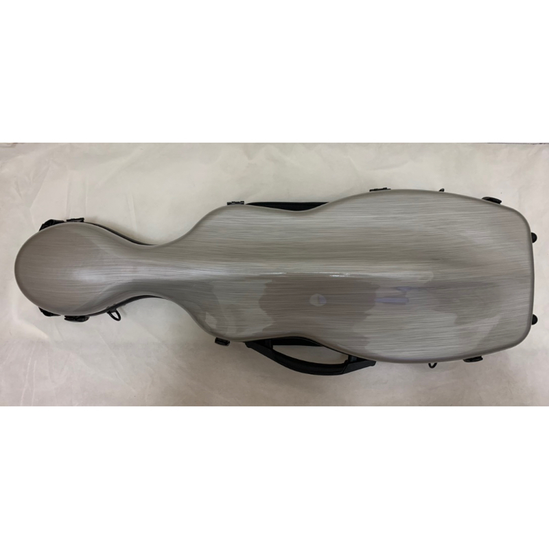 超輕碳纖維 4/4 小提琴琴盒，表面為灰色亮面髮絲紋，可肩背，可側背，附置譜袋