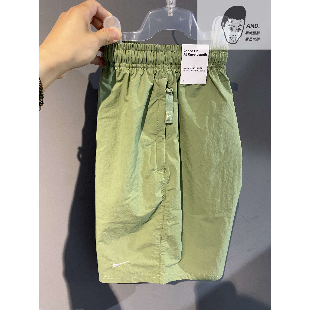 【AND.】NIKE SOLO SWOOSH 綠色 運動 拉鍊口袋 短褲 男款 DX0750-386