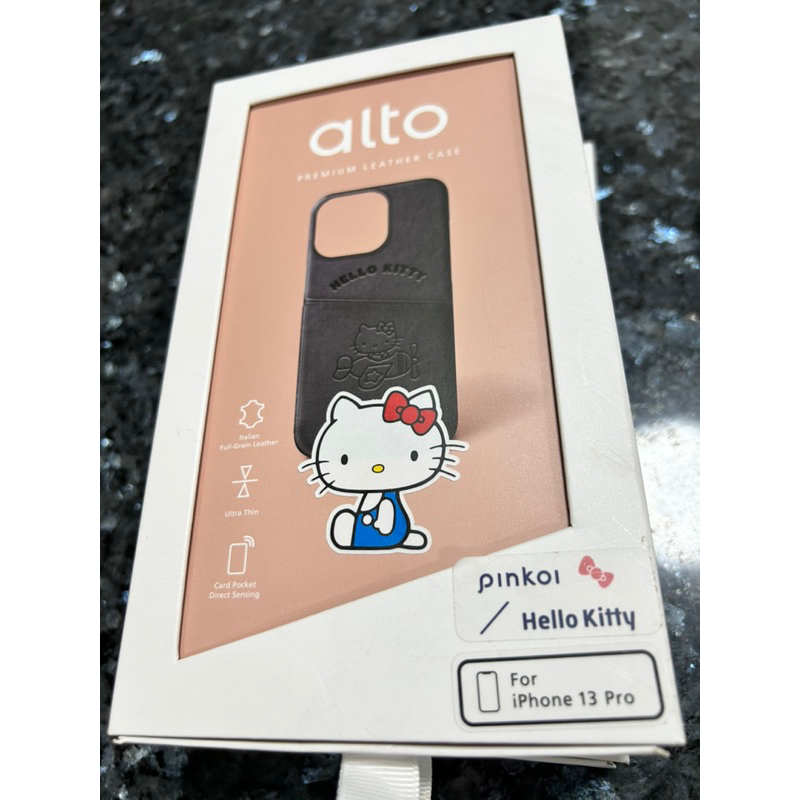 iphone13pro皮革手機殼，hello kitty限定版僅盒損狀況良好 福利品