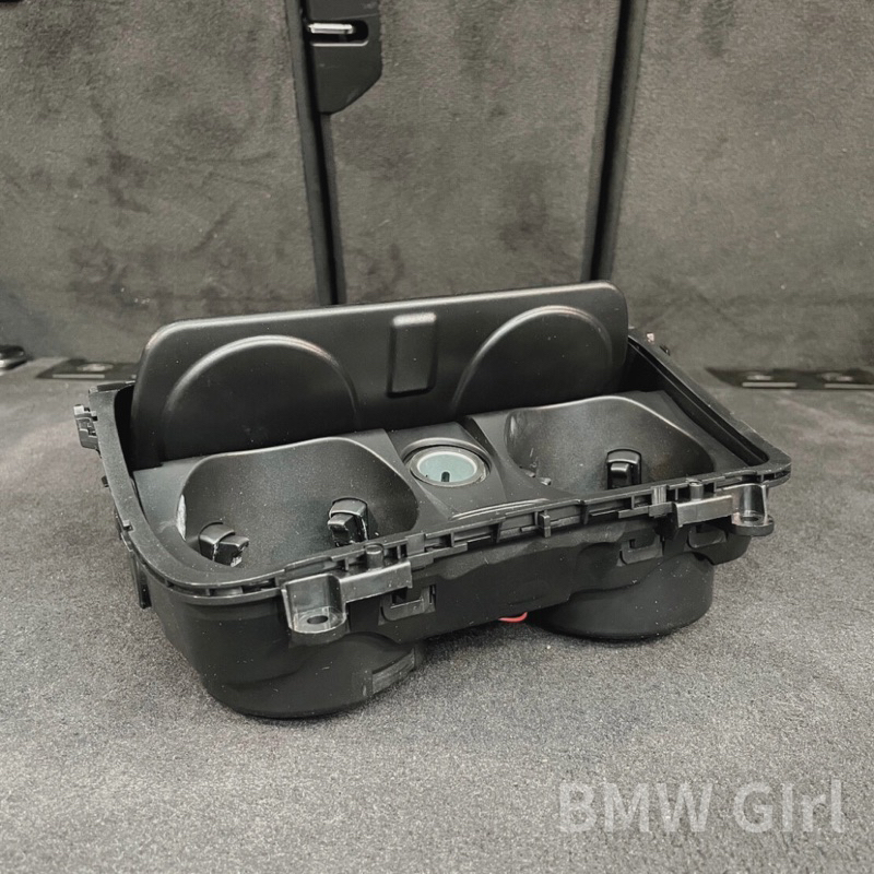 《新品》快速出貨 BMW 5系 F10 F11 小改款 置杯架