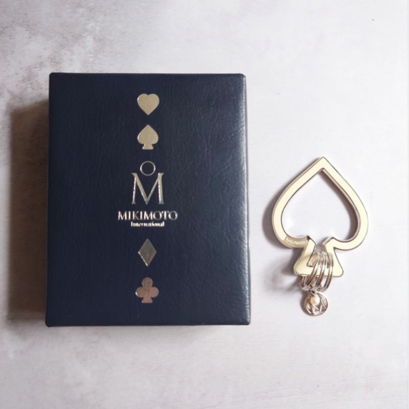 Mikimoto 搪瓷白桃珍珠墜飾鑰匙圈