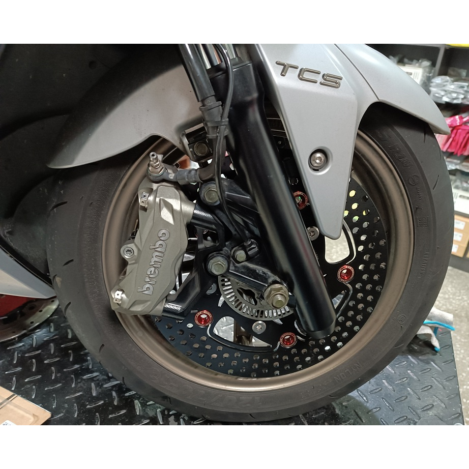 BREMBO 對四 對4 幅射 輻射 卡鉗 Ak550 AK 550 孔距 100 左卡 右卡 高cp值