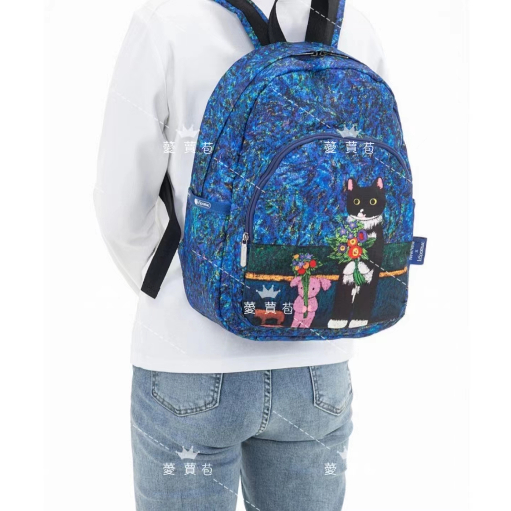 現貨 薆蕒苞 Lesportsac 慵懶貓咪 X001 雙肩後背包 電腦包 學生書包 輕量 多夾層 背面可插桿 藍色背包