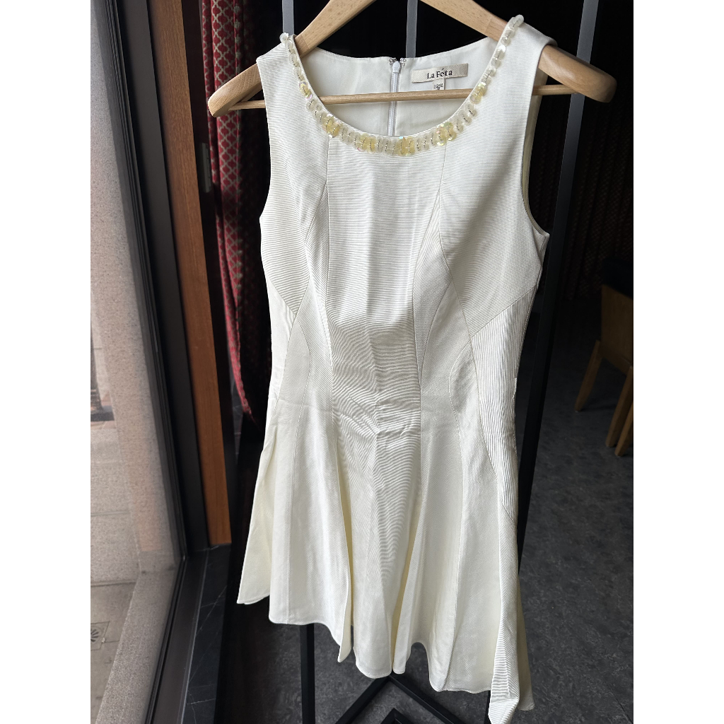 La Féta 專櫃品牌 36號 白色素面領口裝飾洋裝 la feta 質感洋裝 尾牙 婚宴 二手禮服