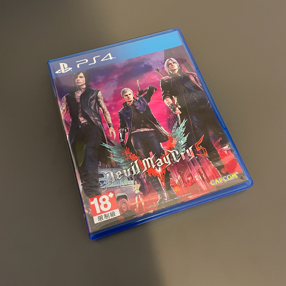 自售二手_PS4 惡魔獵人 5 英日文版 ( 外觀保存良好，光碟無刮 )