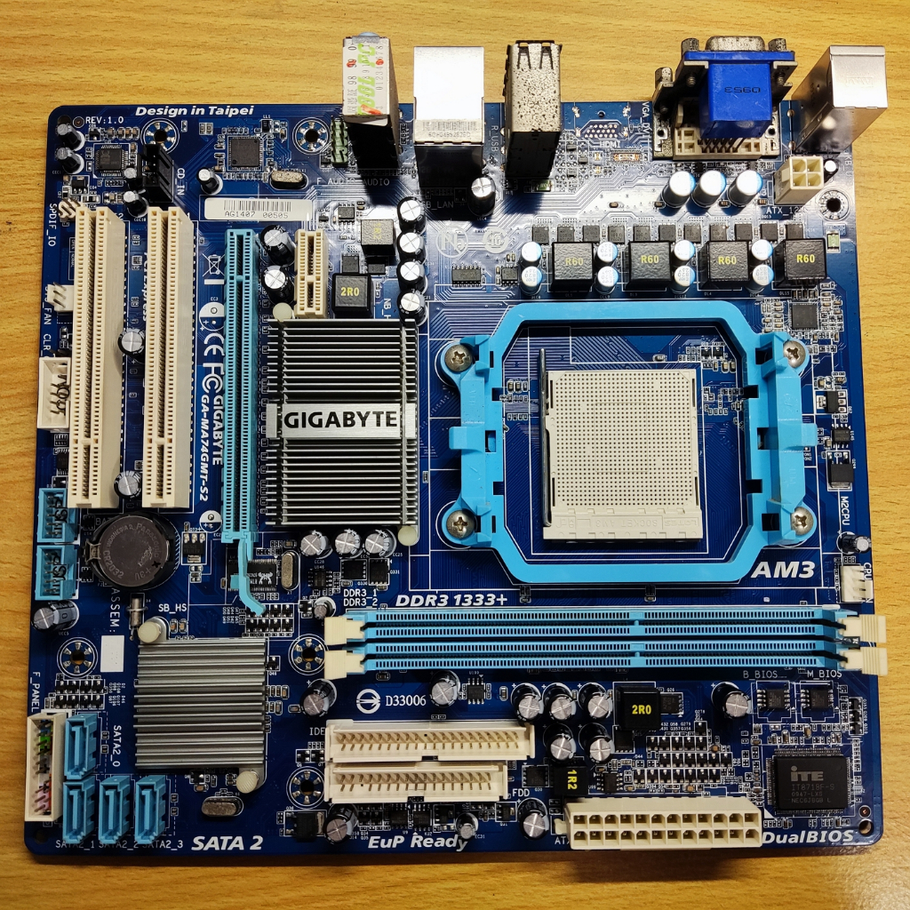 技嘉 Gigabyte  GA-MA74GMT-S2 (v1.0) AM3 含擋板 故障品/零件板