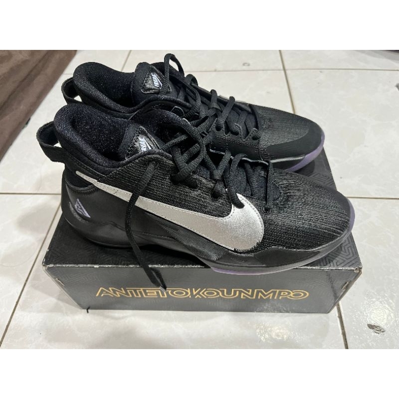 Nike Freak 2 籃球鞋（25cm)