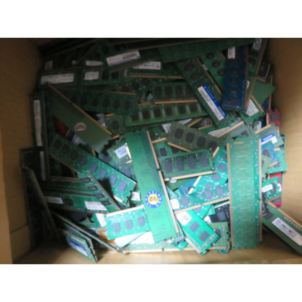 D.桌上型電腦記憶體-各品牌隨機出貨 DDR3-1333 2G 直購價40/每支 不指定 隨機出貨