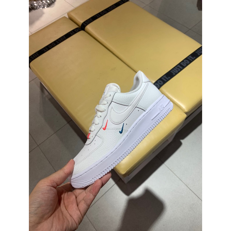 NIKE WMNS AIR FORCE 1 07 LOW 白 橘藍 小勾 女 CT1989-101