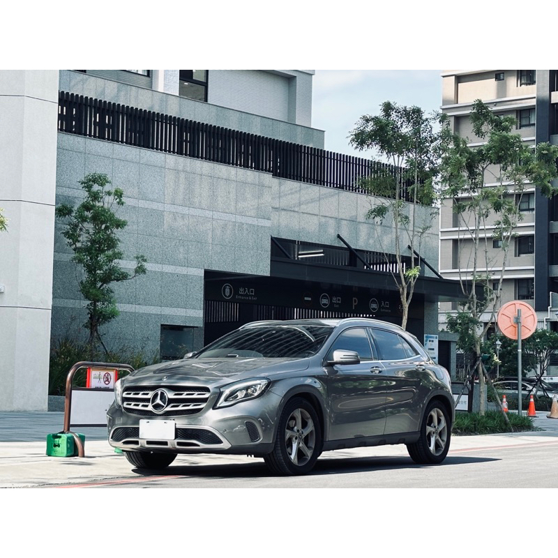 2019年BENZ GLA200 總代理#全原廠保養#原漆原鈑件#四條馬牌全新胎