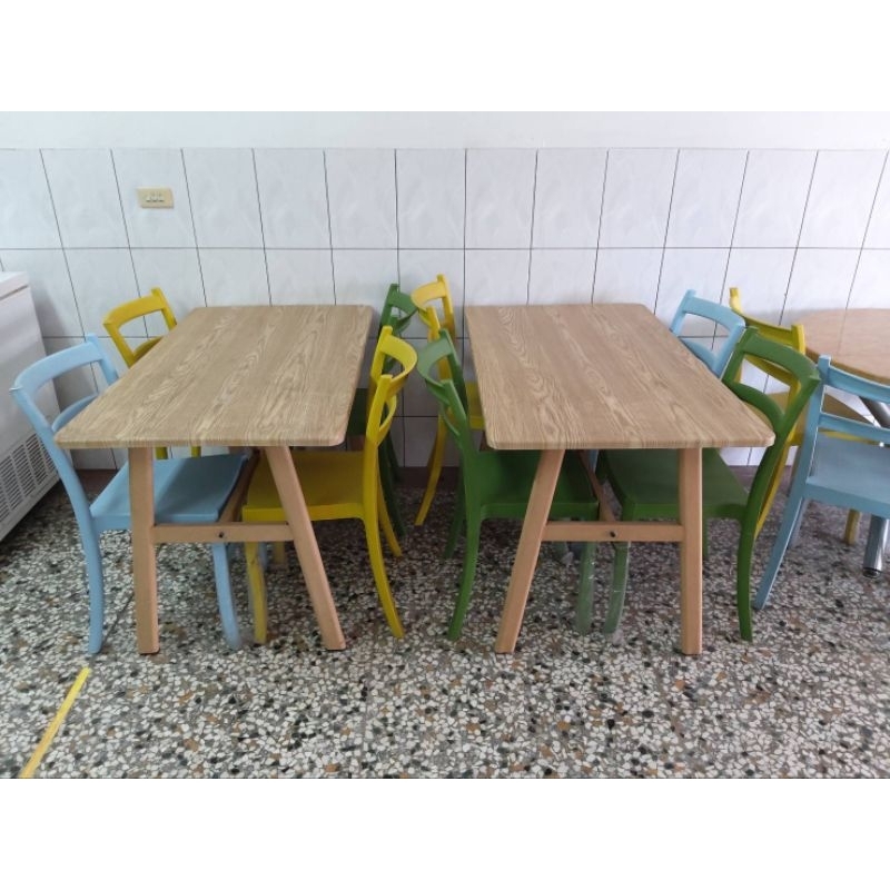 二手塑膠餐椅，不包含桌子