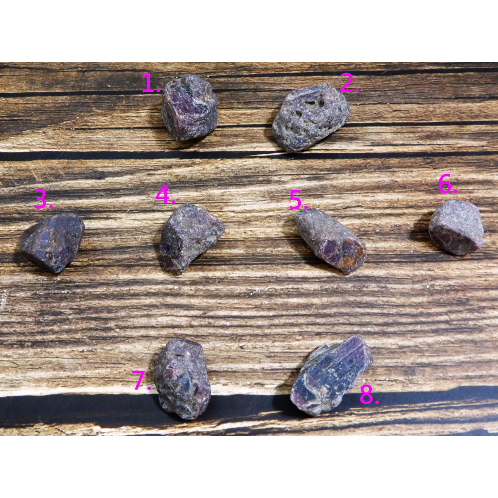 紫愛水晶-天然紅寶石原礦（紅剛玉原礦）產地：非洲莫三比克 原皮無油無水拍攝