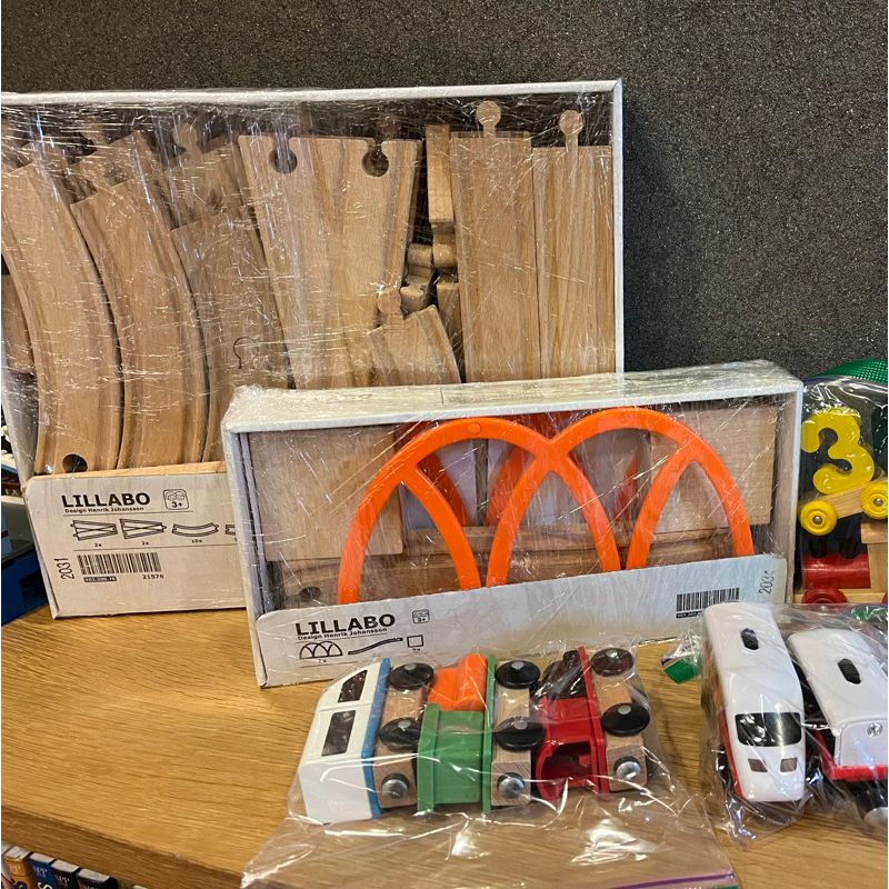 ikea lillabo玩具組：火車3件+橋樑5件組+電池火車頭x2+軌道50件組