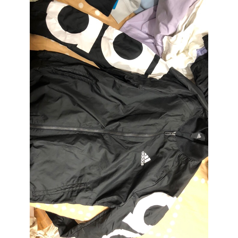 愛迪達 addidas 外套 黑色 logo風衣外套 xs（久放衣服狀態不好！！）