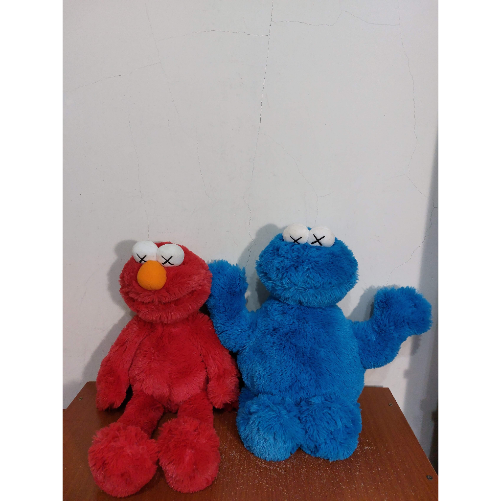 KAWS x Sesame Street x UNIQLO 芝麻街 Elmo Cookie Monster 大型娃娃