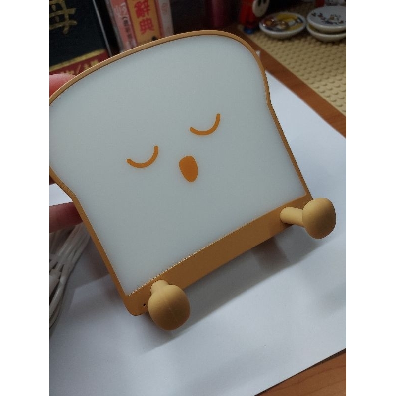 二手 代友售 可愛造型吐司拍拍夜燈 貪睡吐司 雙面亮燈/發光 手機架 附充電線