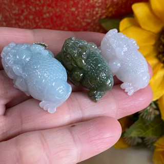 臺灣現貨 招財三腳蟾蜍，天然翡翠A貨 金蟾 三足蟾蜍 正財 偏財 緬甸玉手工雕刻墜