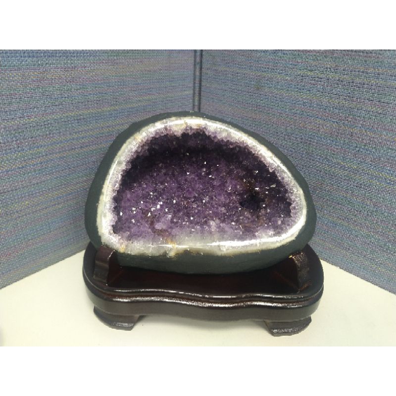 烏拉圭紫水晶洞-(金型)大開口的小紫晶洞(2.4kg) 含底座
