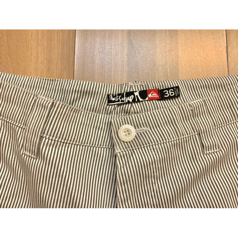 Quiksilver 澳洲衝浪品牌 細條紋 百慕達褲 休閒短褲 （男/W36)